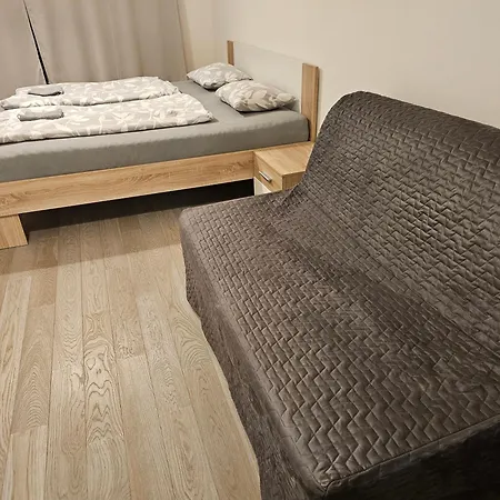 Centre Design O2 Arena - Parking - Large Glass Balcony - Big Tv - Coffee, 24-7 Self Check-in Apartment